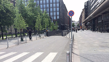 Salon Station Parking